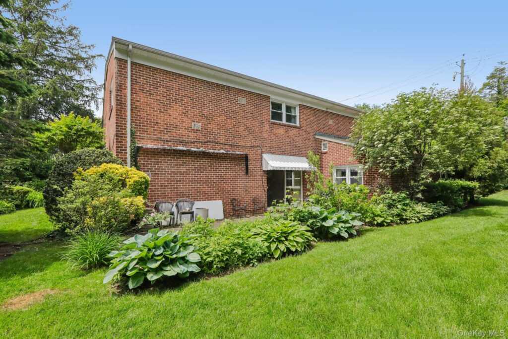 1055 Mamaroneck Avenue, White Plains, NY 10605 - Photo 3 of 38