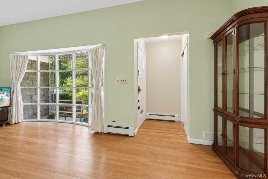 1055 Mamaroneck Avenue, White Plains, NY 10605 - Photo 6 of 38