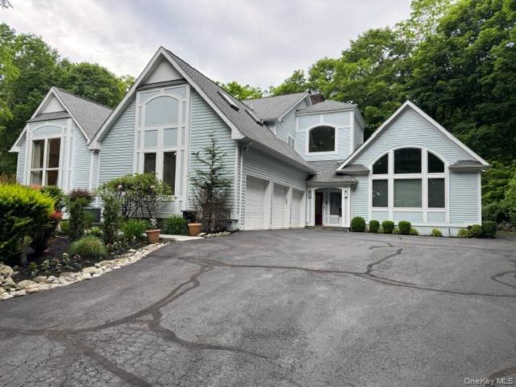 19 W Gate Road, Suffern, NY 10901