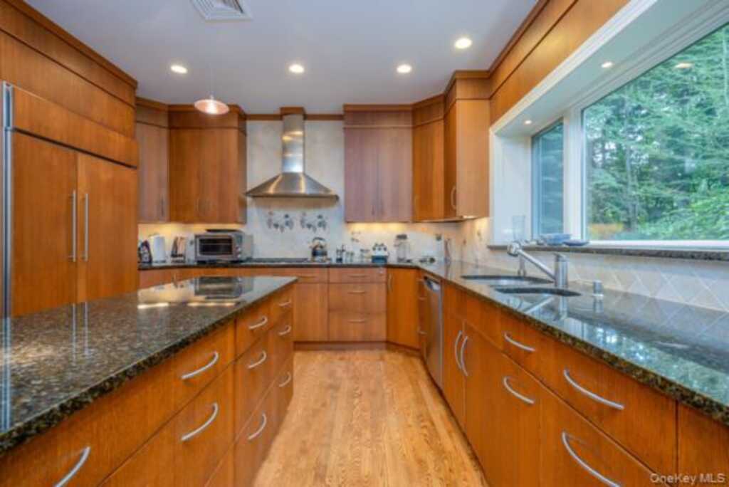 19 W Gate Road, Suffern, NY 10901 - Photo 20 of 42