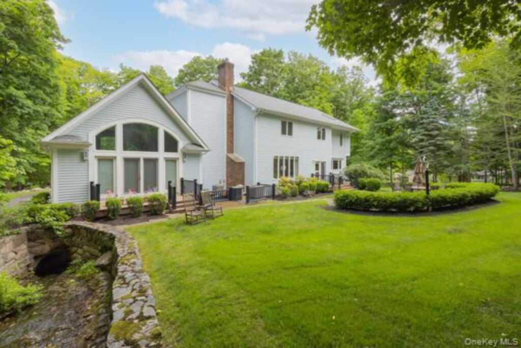 19 W Gate Road, Suffern, NY 10901 - Photo 3 of 42