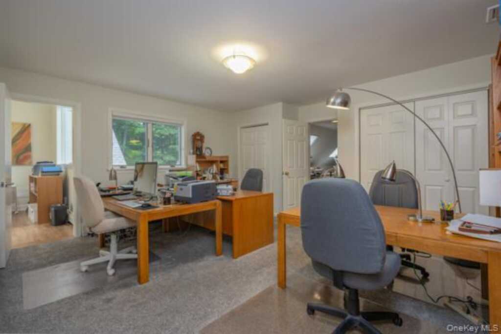 19 W Gate Road, Suffern, NY 10901 - Photo 35 of 42