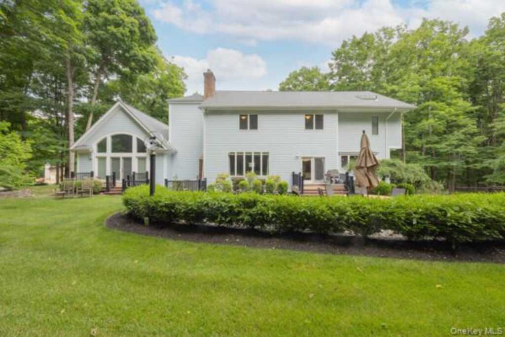 19 W Gate Road, Suffern, NY 10901 - Photo 4 of 42