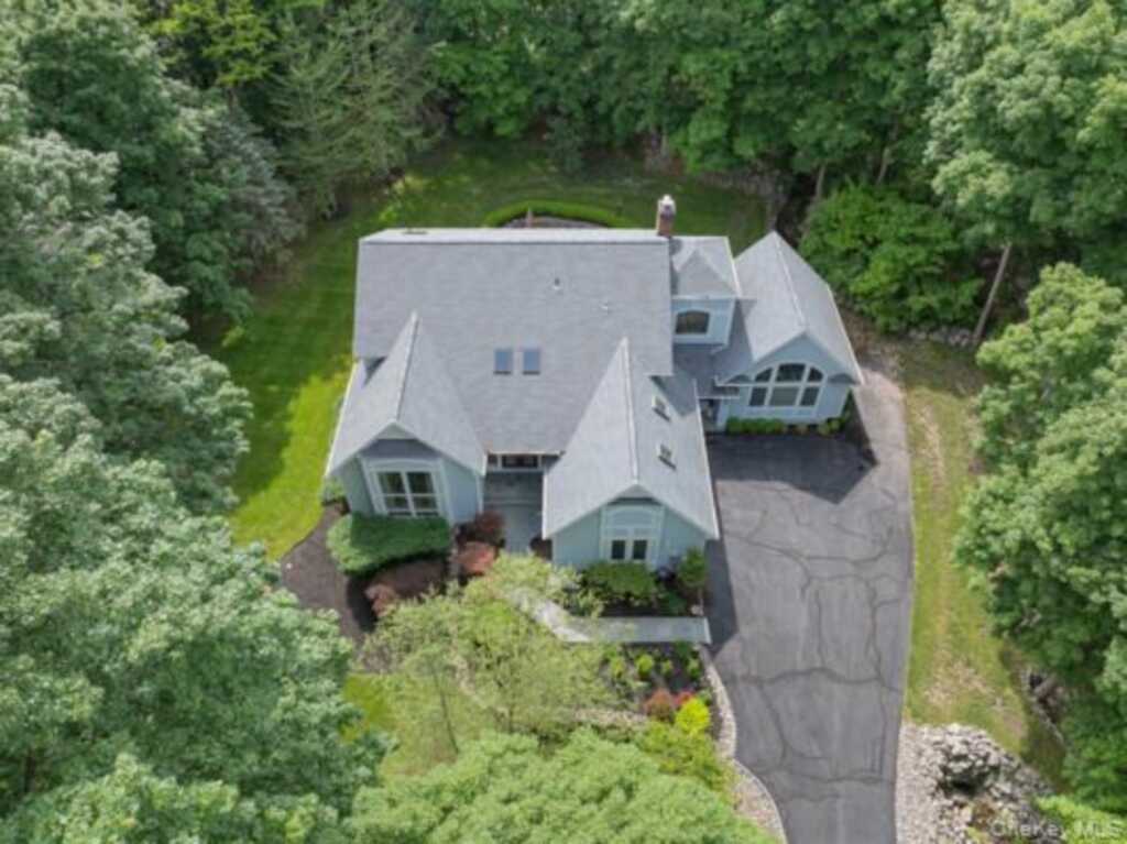 19 W Gate Road, Suffern, NY 10901 - Photo 9 of 42