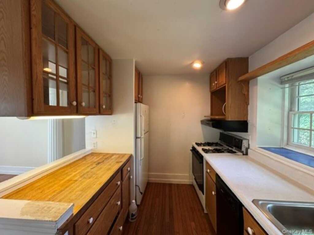 74 S Airmont Road, Suffern, NY 10901 - Photo 16 of 42