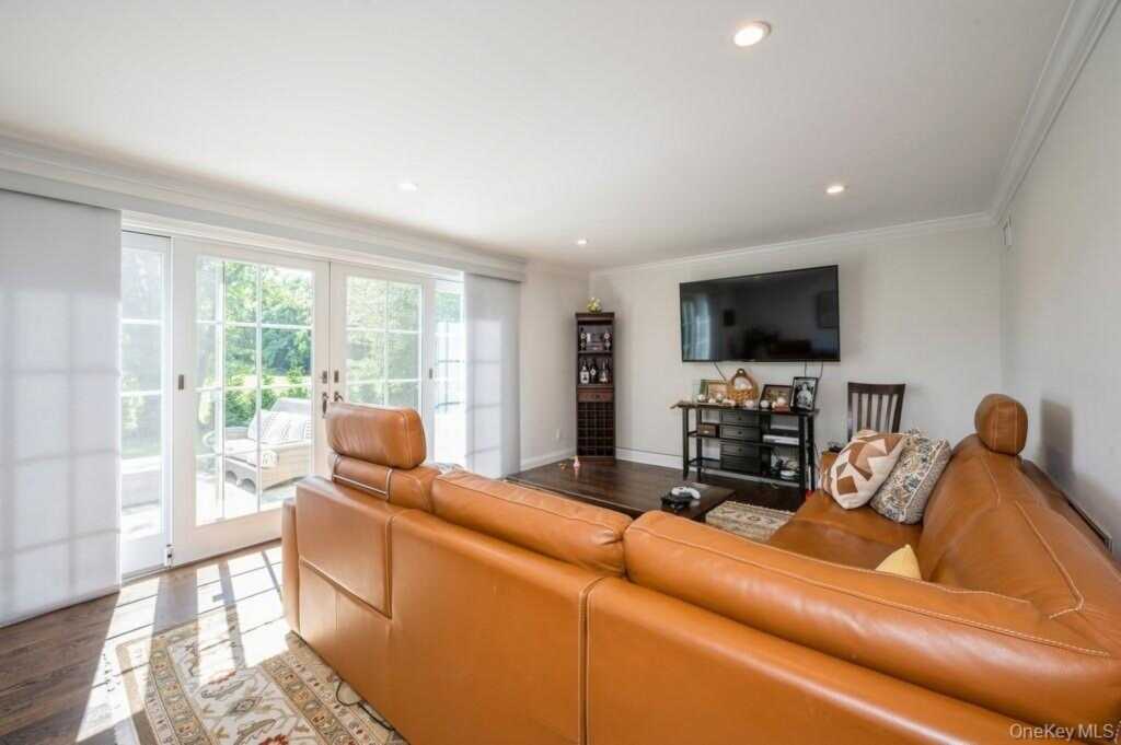 24 Sleepy Hollow Road, Rye, NY 10573 - Photo 13 of 38