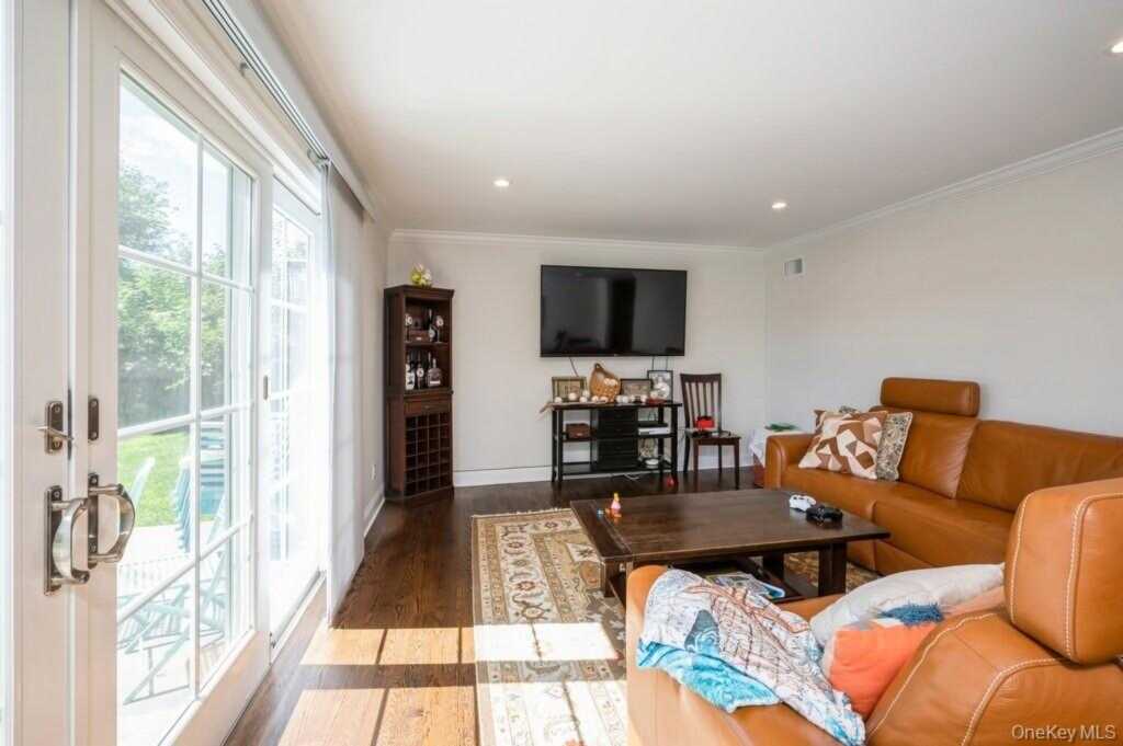 24 Sleepy Hollow Road, Rye, NY 10573 - Photo 14 of 38