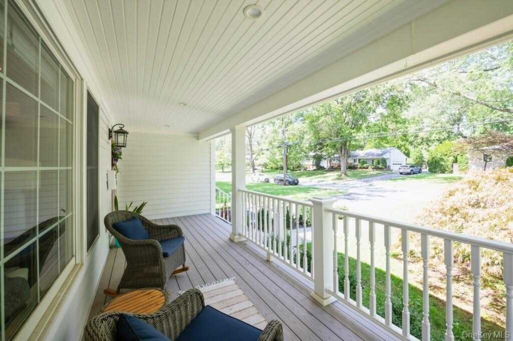 24 Sleepy Hollow Road, Rye, NY 10573 - Photo 5 of 38
