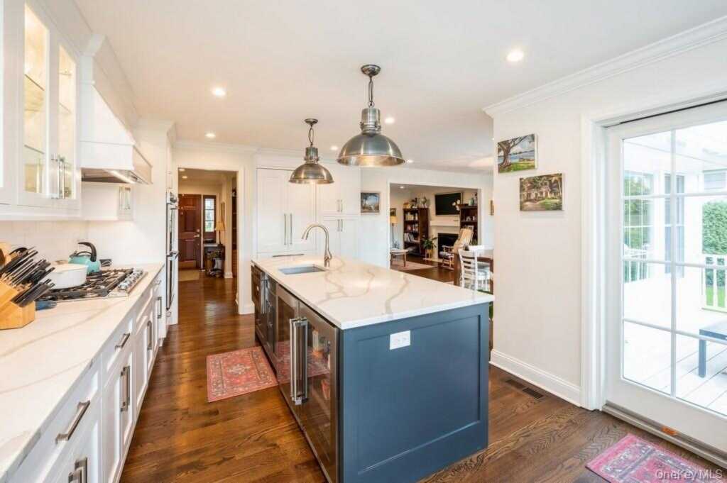 24 Sleepy Hollow Road, Rye, NY 10573 - Photo 9 of 38