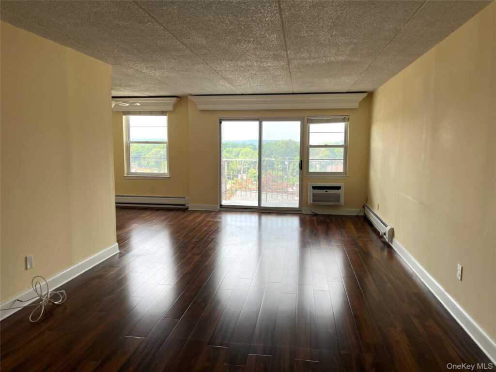 35 Park Avenue, Unit #5S, Suffern, NY 10901 - Photo 2 of 24