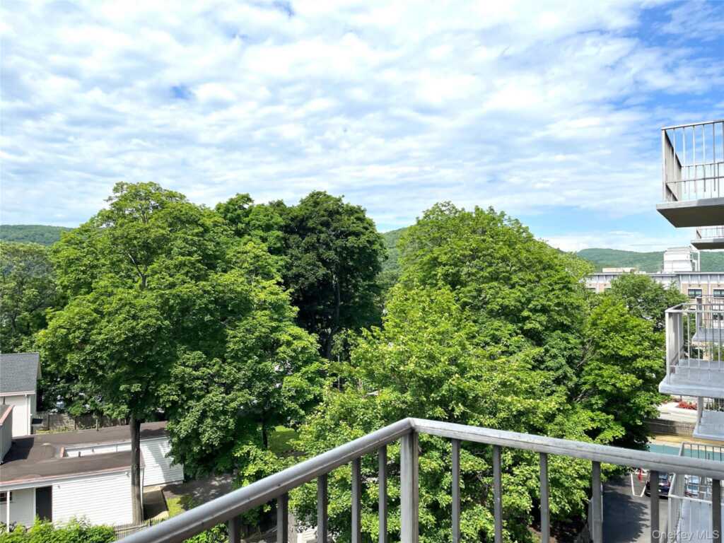35 Park Avenue, Unit #5S, Suffern, NY 10901 - Photo 3 of 24