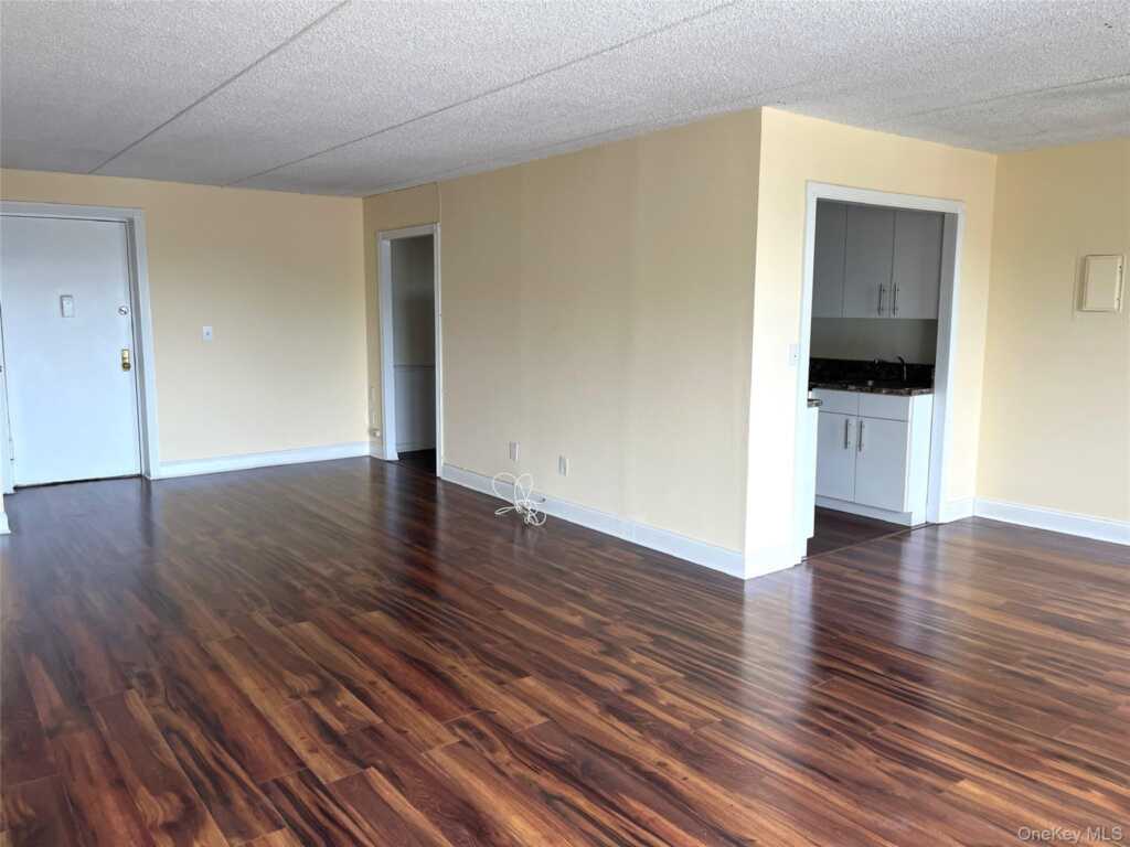 35 Park Avenue, Unit #5S, Suffern, NY 10901 - Photo 5 of 24