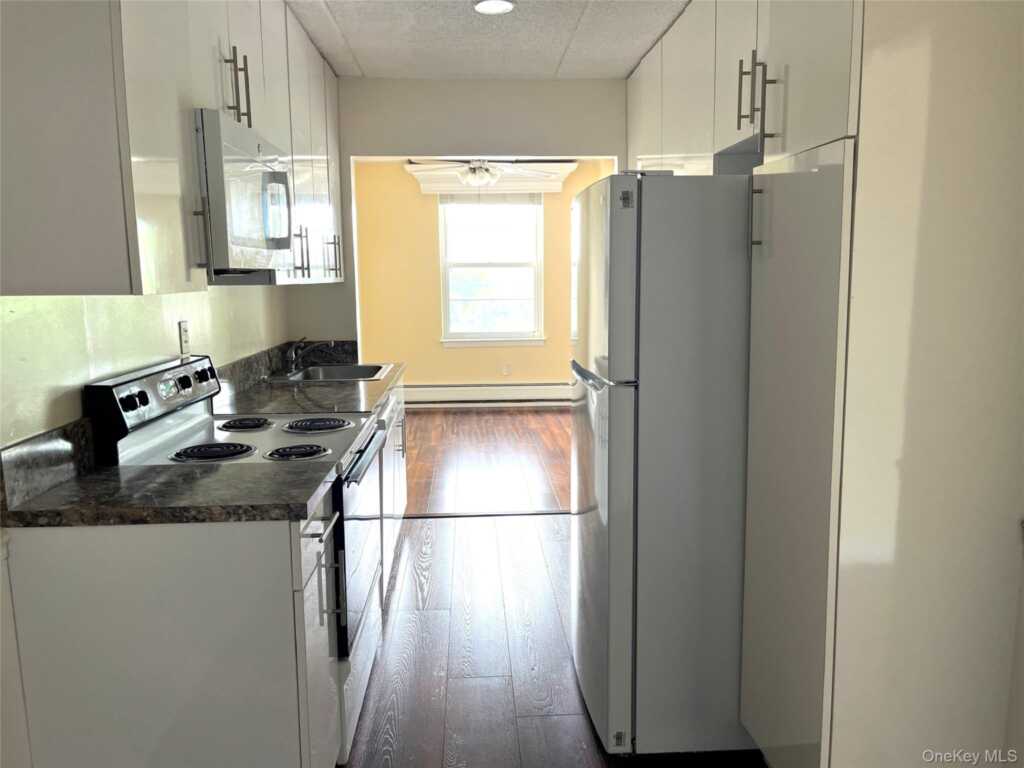 35 Park Avenue, Unit #5S, Suffern, NY 10901 - Photo 6 of 24