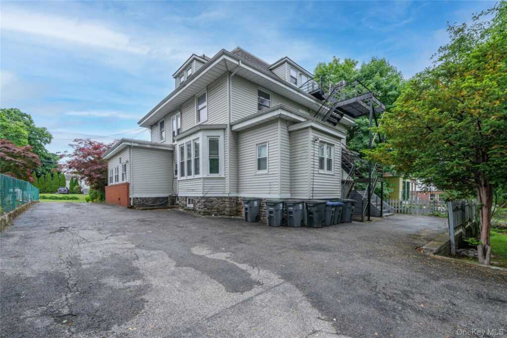 32 Ridgeview Avenue, White Plains, NY 10606 - Photo 2 of 23