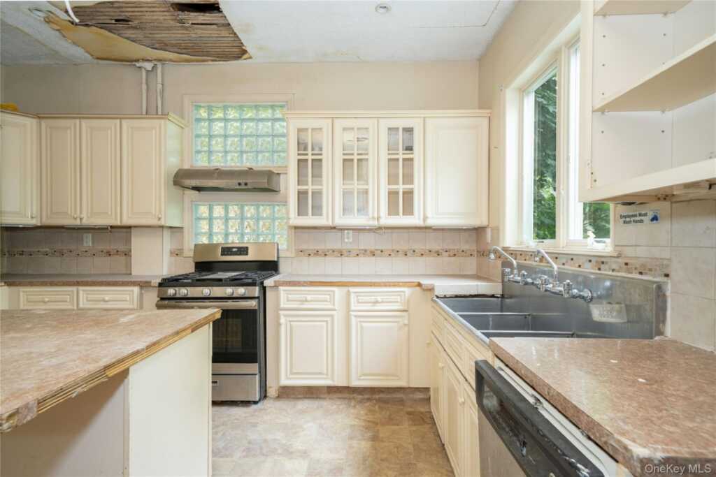 32 Ridgeview Avenue, White Plains, NY 10606 - Photo 8 of 23