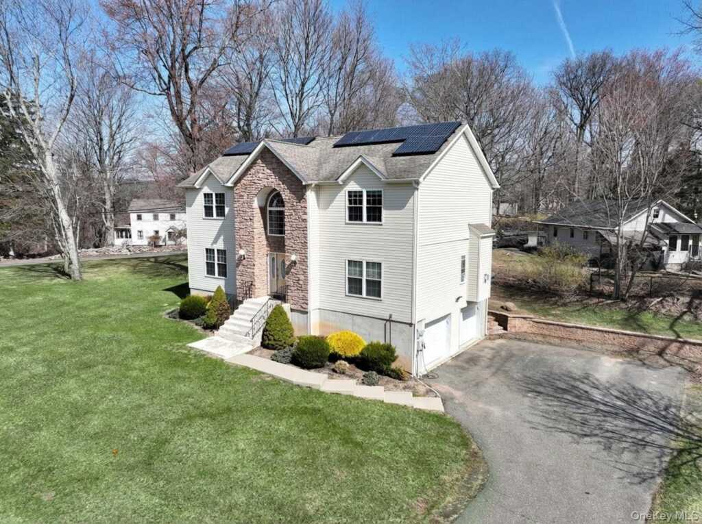 3 Polo Court, Suffern, NY 10901 - Photo 2 of 47