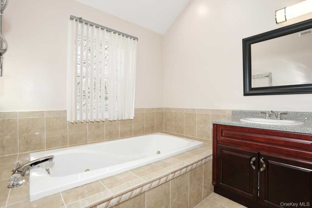 3 Polo Court, Suffern, NY 10901 - Photo 29 of 47