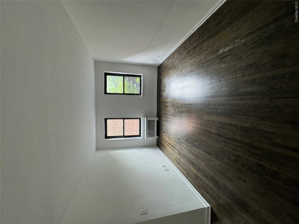 65 Old Mamaroneck Road, Unit #4R, White Plains, NY 10605 - Photo 2 of 6