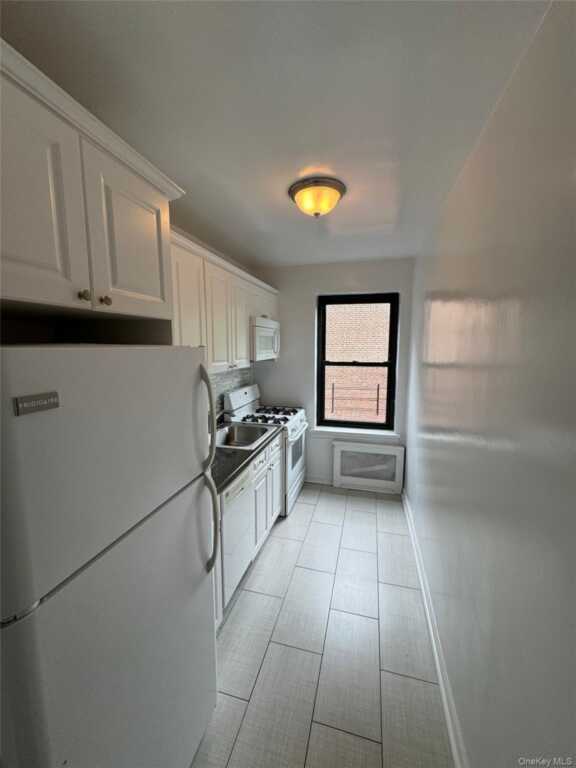 65 Old Mamaroneck Road, Unit #4R, White Plains, NY 10605 - Photo 4 of 6