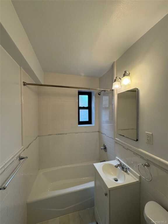 65 Old Mamaroneck Road, Unit #4R, White Plains, NY 10605 - Photo 6 of 6