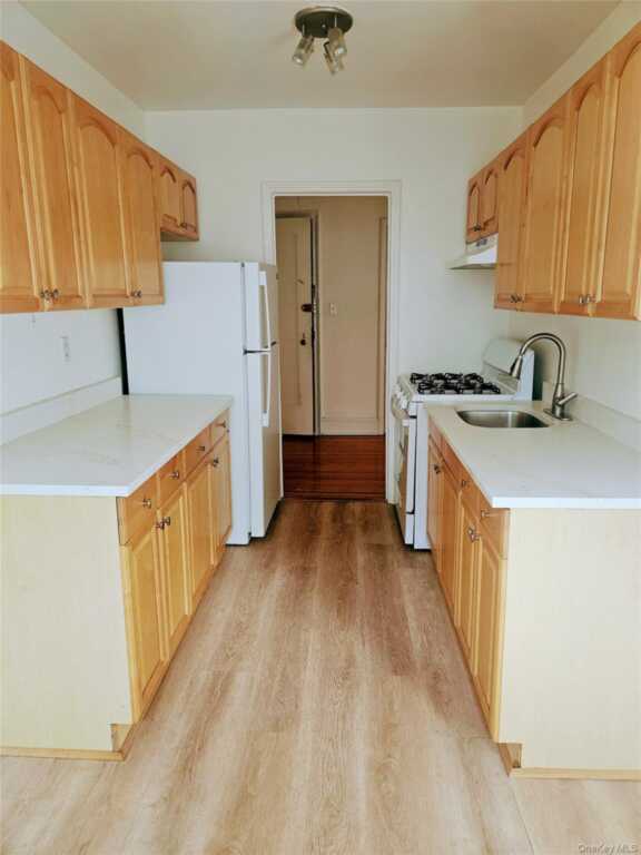 1 Broad Parkway, Unit #6M, White Plains, NY 10601