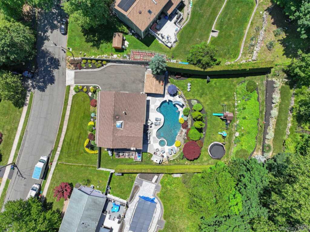 12 Pelham Avenue, Nanuet, NY 10954