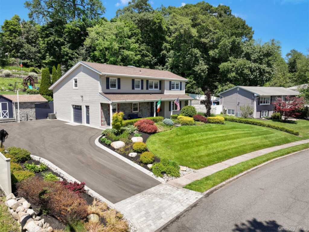 12 Pelham Avenue, Nanuet, NY 10954 - Photo 3 of 32