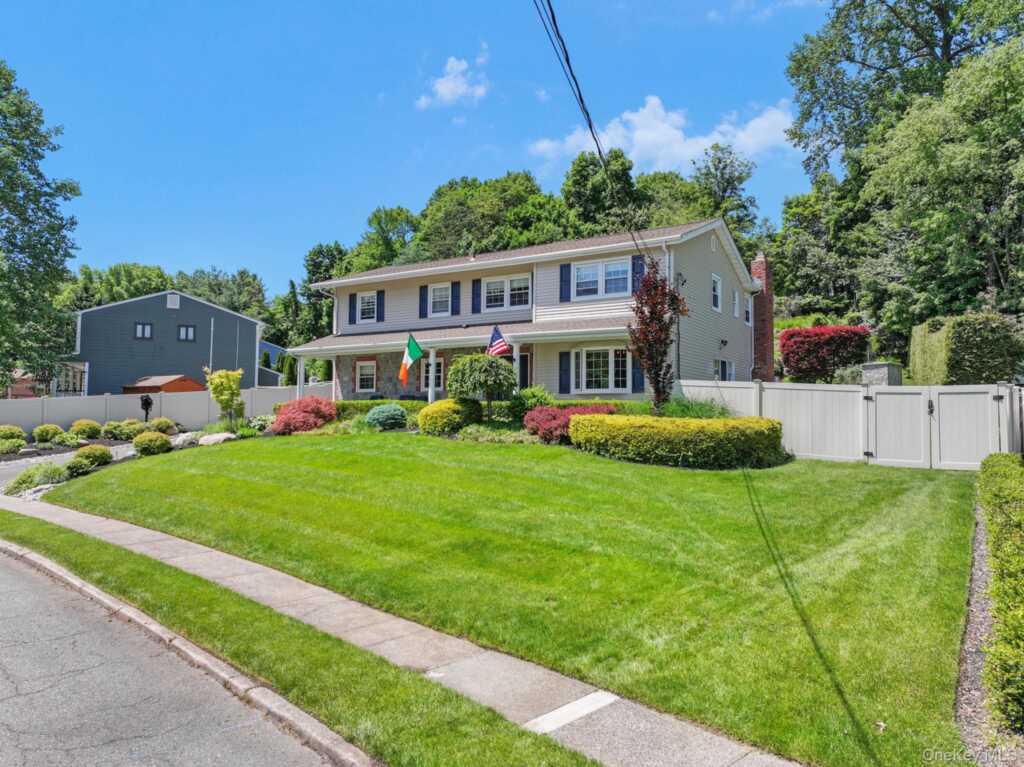 12 Pelham Avenue, Nanuet, NY 10954 - Photo 4 of 32