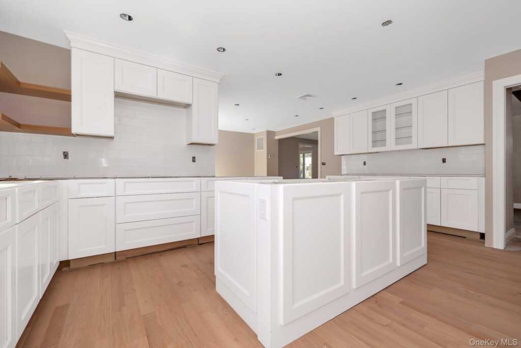 58 Marion Drive, New Rochelle, NY 10804 - Photo 10 of 27