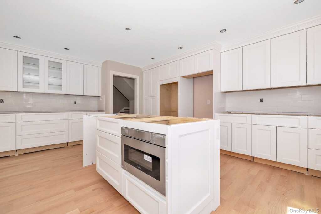 58 Marion Drive, New Rochelle, NY 10804 - Photo 11 of 27