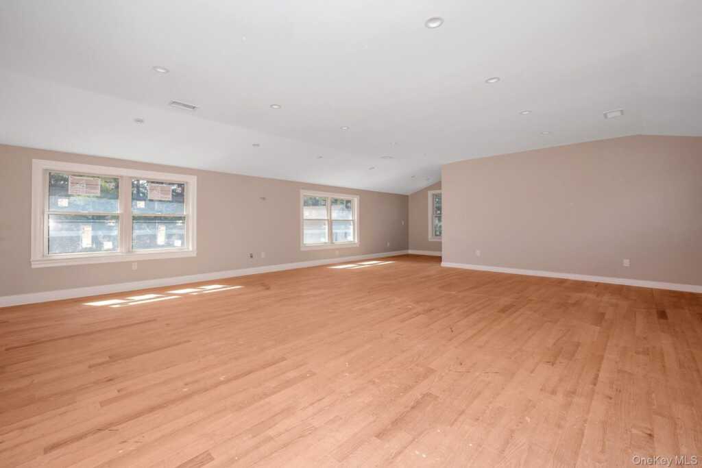 58 Marion Drive, New Rochelle, NY 10804 - Photo 17 of 27