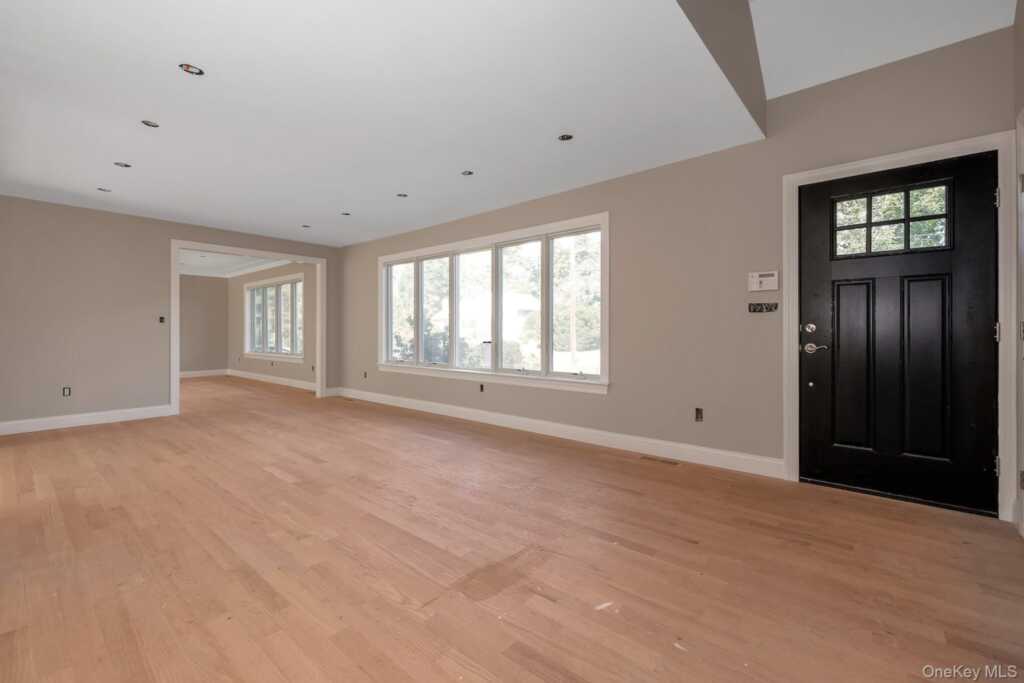 58 Marion Drive, New Rochelle, NY 10804 - Photo 4 of 27