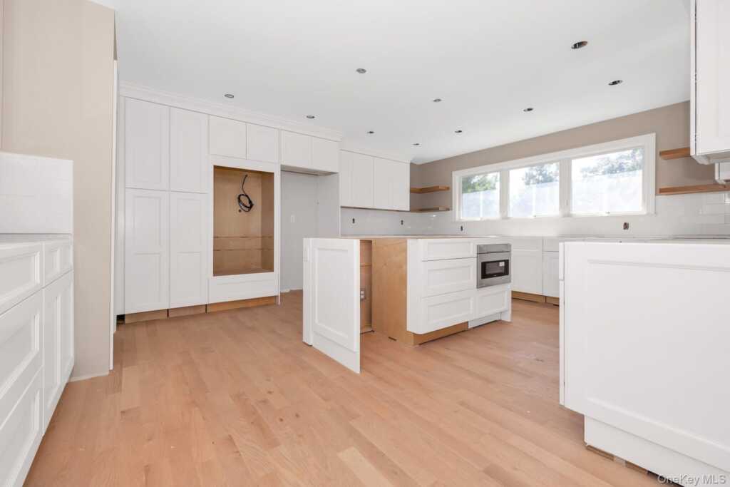 58 Marion Drive, New Rochelle, NY 10804 - Photo 9 of 27