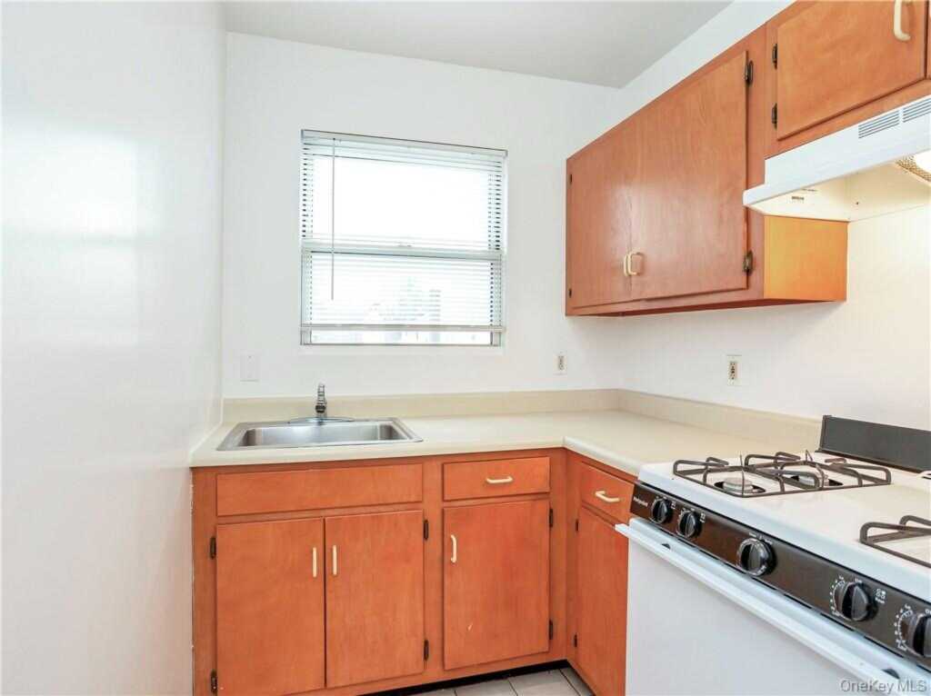 15 Quinby Avenue, Unit #2C, White Plains, NY 10606 - Photo 6 of 15
