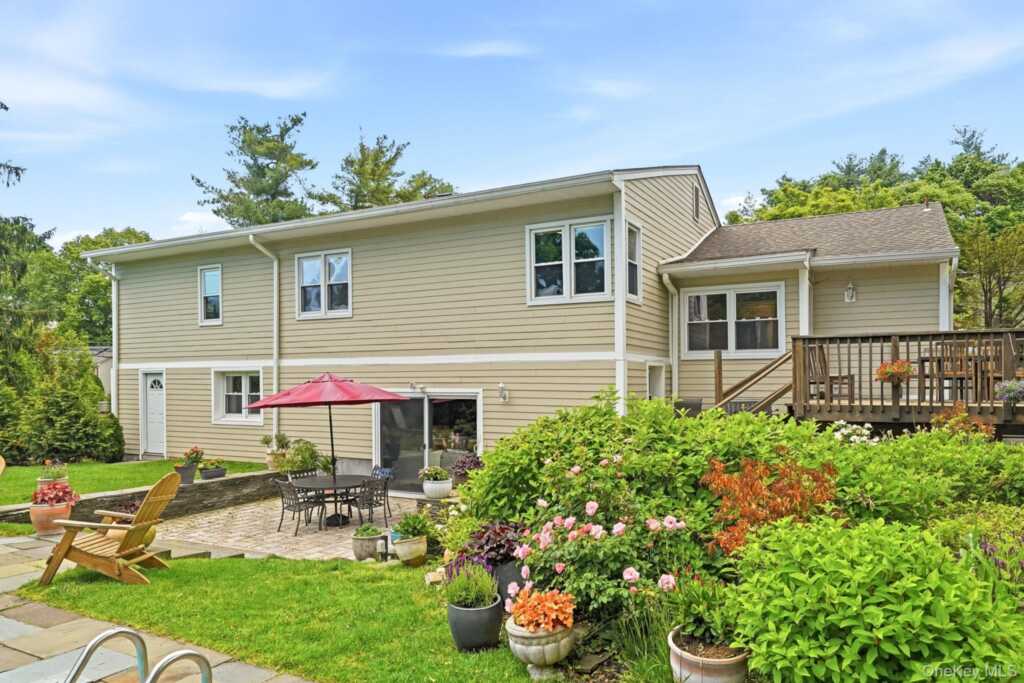 1 Pamela Lane, New Rochelle, NY 10804 - Photo 7 of 32