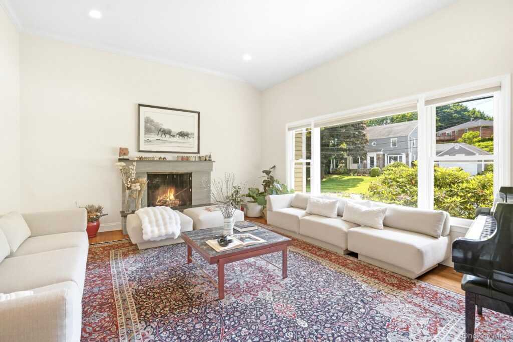 1 Pamela Lane, New Rochelle, NY 10804 - Photo 9 of 32
