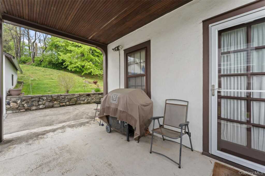 31 Lynton Place, White Plains, NY 10606 - Photo 14 of 19