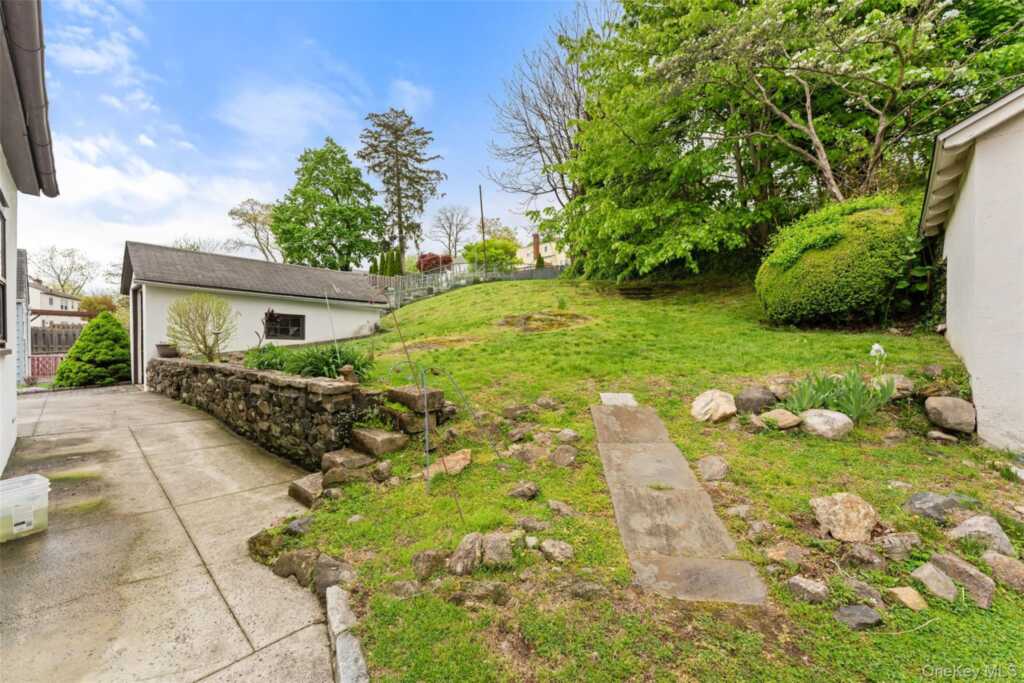 31 Lynton Place, White Plains, NY 10606 - Photo 16 of 19