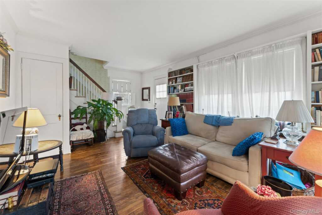 31 Lynton Place, White Plains, NY 10606 - Photo 5 of 19