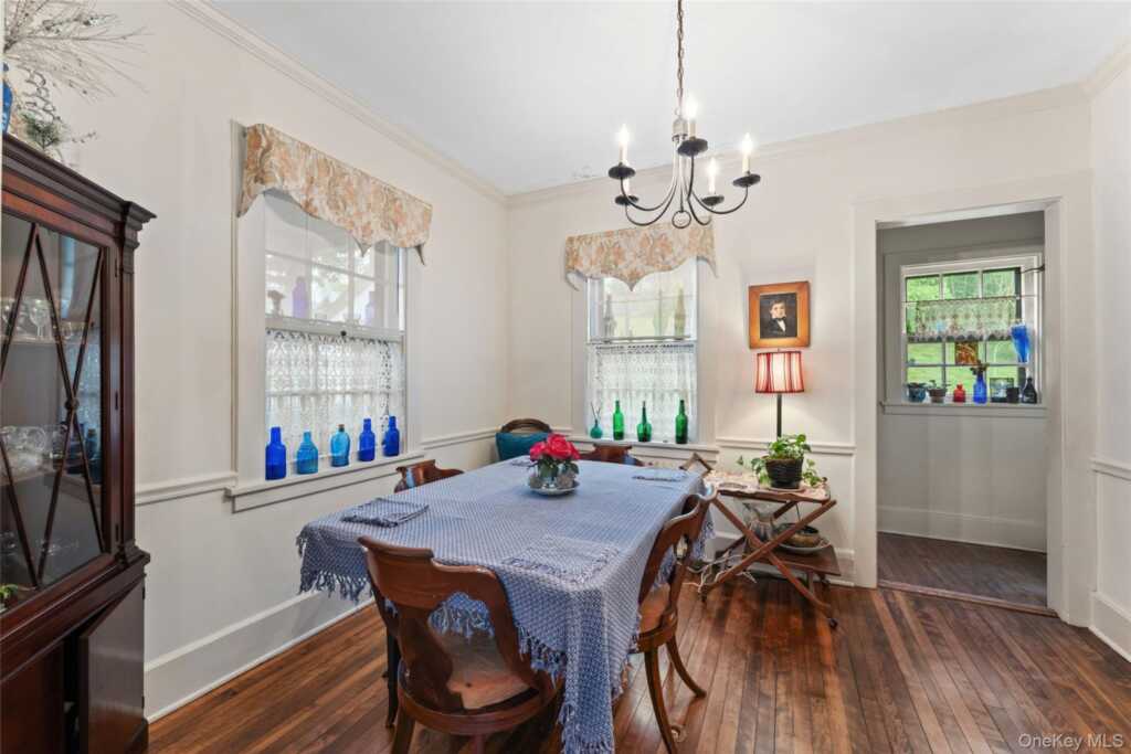 31 Lynton Place, White Plains, NY 10606 - Photo 6 of 19