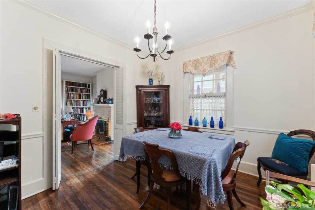 31 Lynton Place, White Plains, NY 10606 - Photo 7 of 19