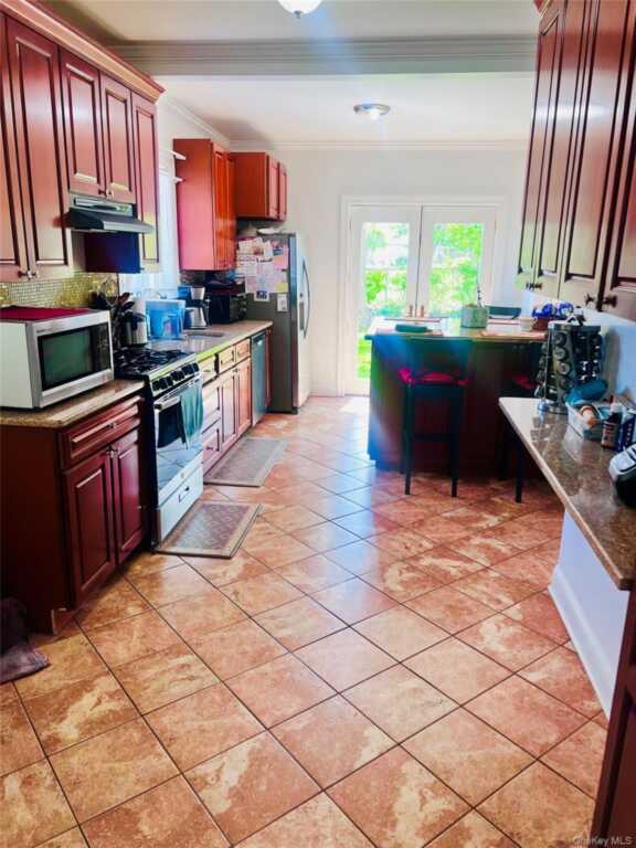 69 Treno Street, New Rochelle, NY 10801 - Photo 8 of 24