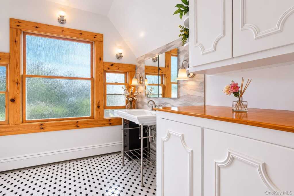 406 S Lexington Avenue, White Plains, NY 10606 - Photo 30 of 36