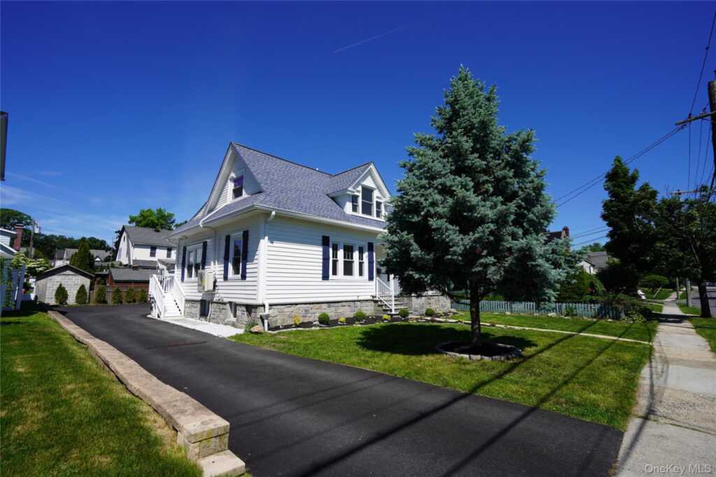 406 S Lexington Avenue, White Plains, NY 10606 - Photo 6 of 36
