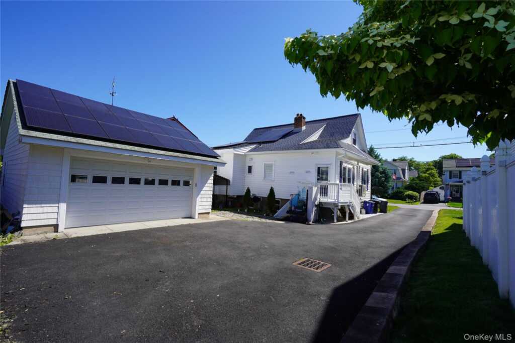 406 S Lexington Avenue, White Plains, NY 10606 - Photo 7 of 36