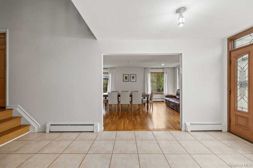 84 Tennyson Drive, Nanuet, NY 10954 - Photo 10 of 49