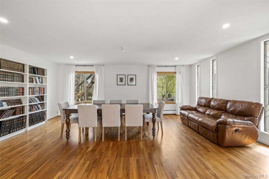 84 Tennyson Drive, Nanuet, NY 10954 - Photo 12 of 49