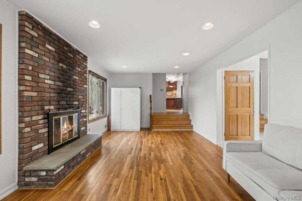 84 Tennyson Drive, Nanuet, NY 10954 - Photo 16 of 49