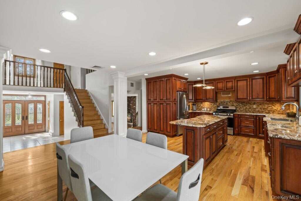 84 Tennyson Drive, Nanuet, NY 10954 - Photo 20 of 49