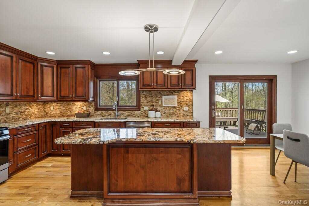 84 Tennyson Drive, Nanuet, NY 10954 - Photo 22 of 49